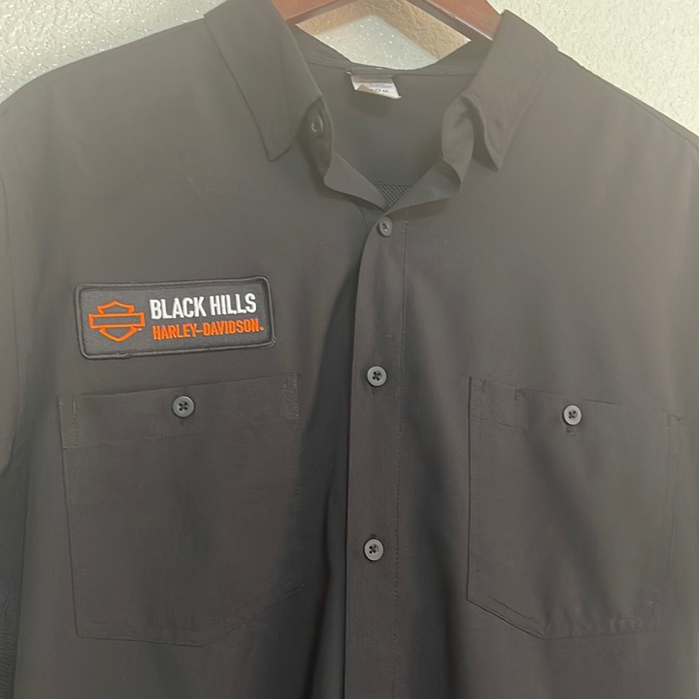 Harley Davidson shirt.